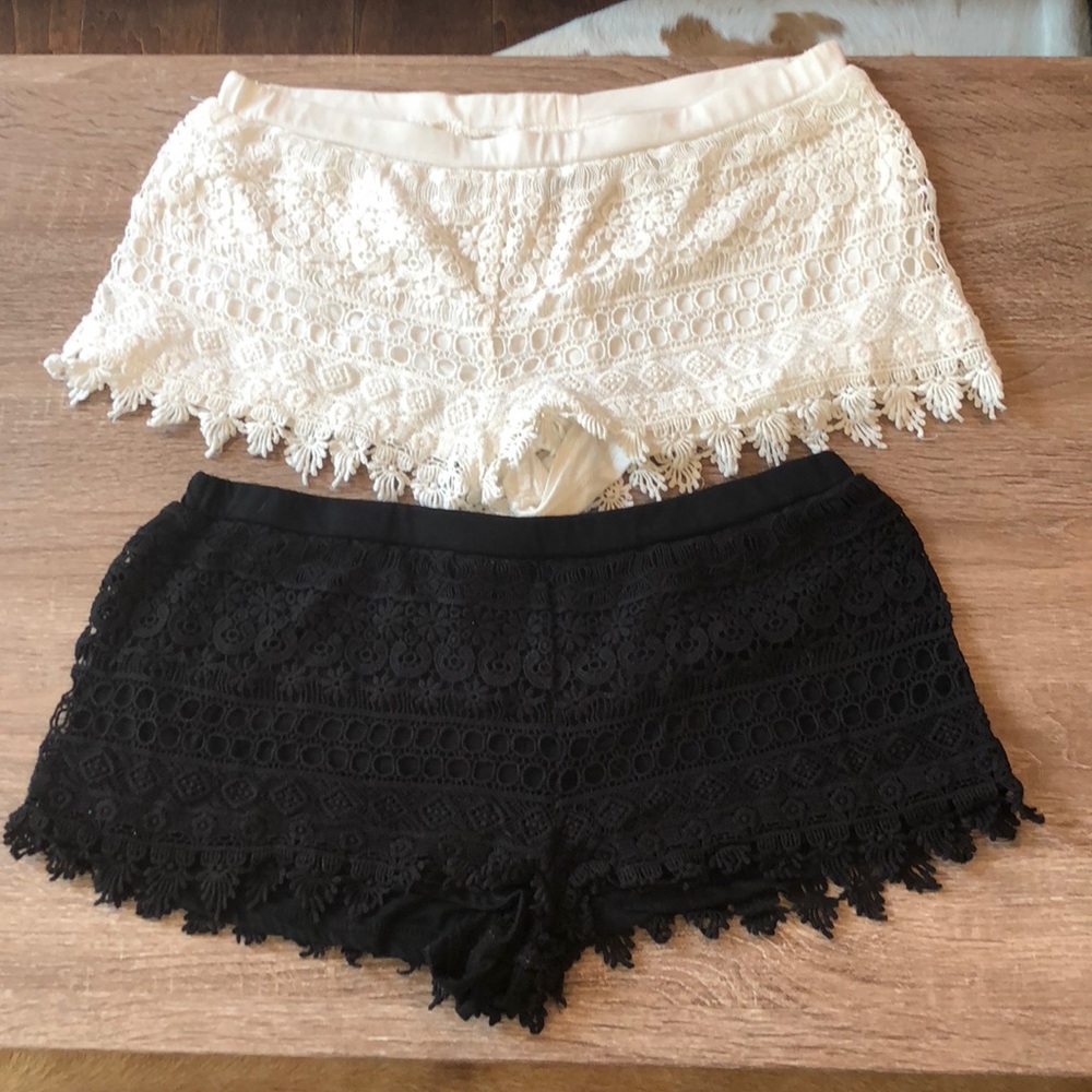 Mini lace shorts set of two
